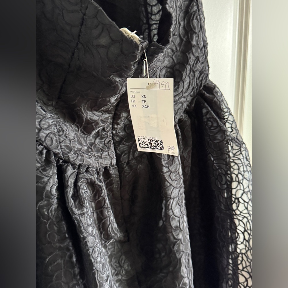 H&M EMBROIDERED HALTERNECK BLACK TEXTURED MINI DRESS - Picture 9 of 10